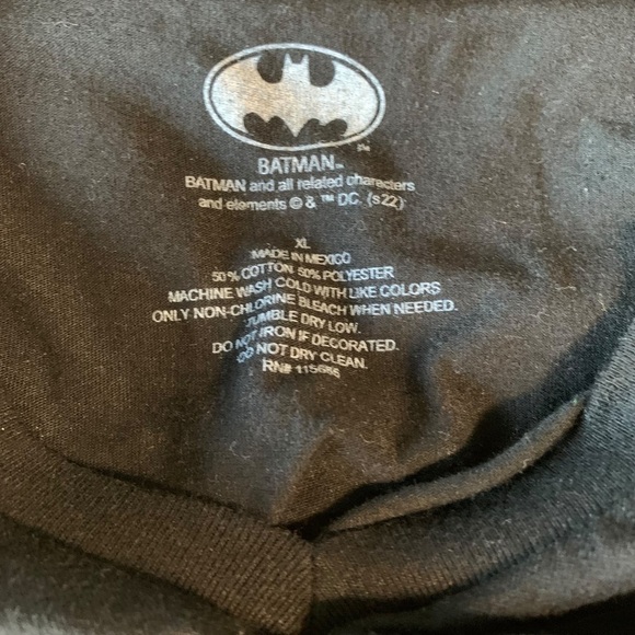 Batman shirt with cape XL fits like large - Picture 8 of 8